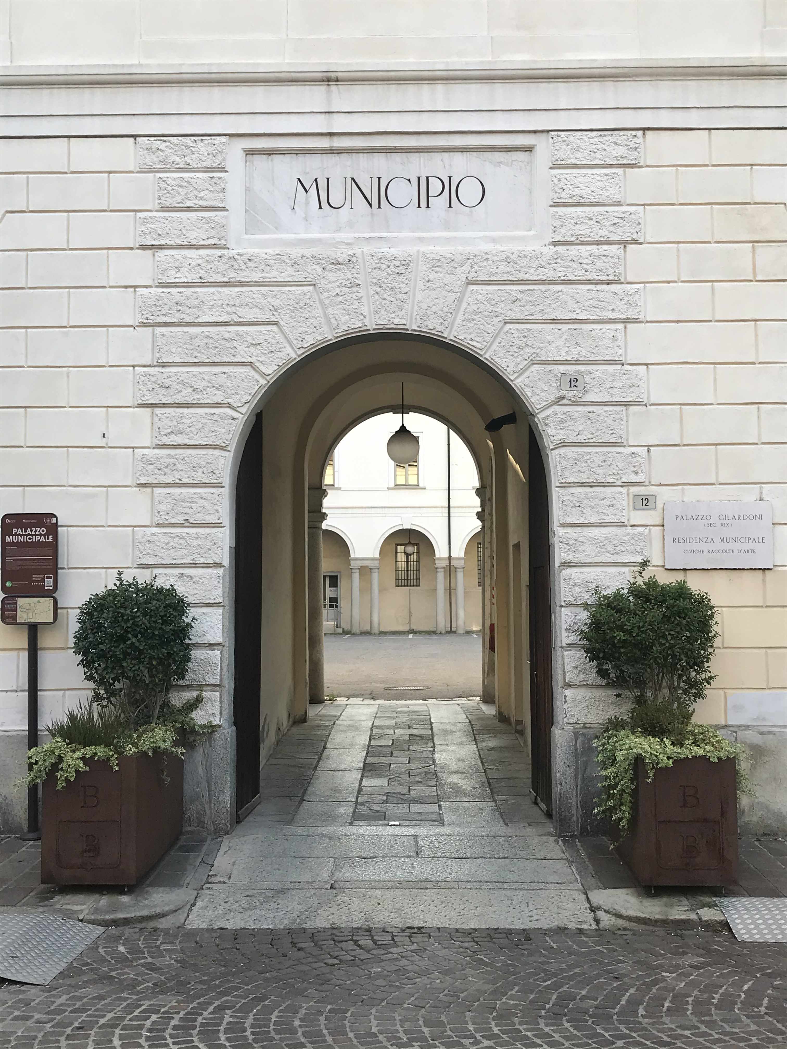 Ingresso Palazzo Comunale 1 ok